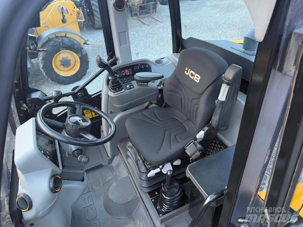 JCB TM 320 農業用伸縮臂裝載機