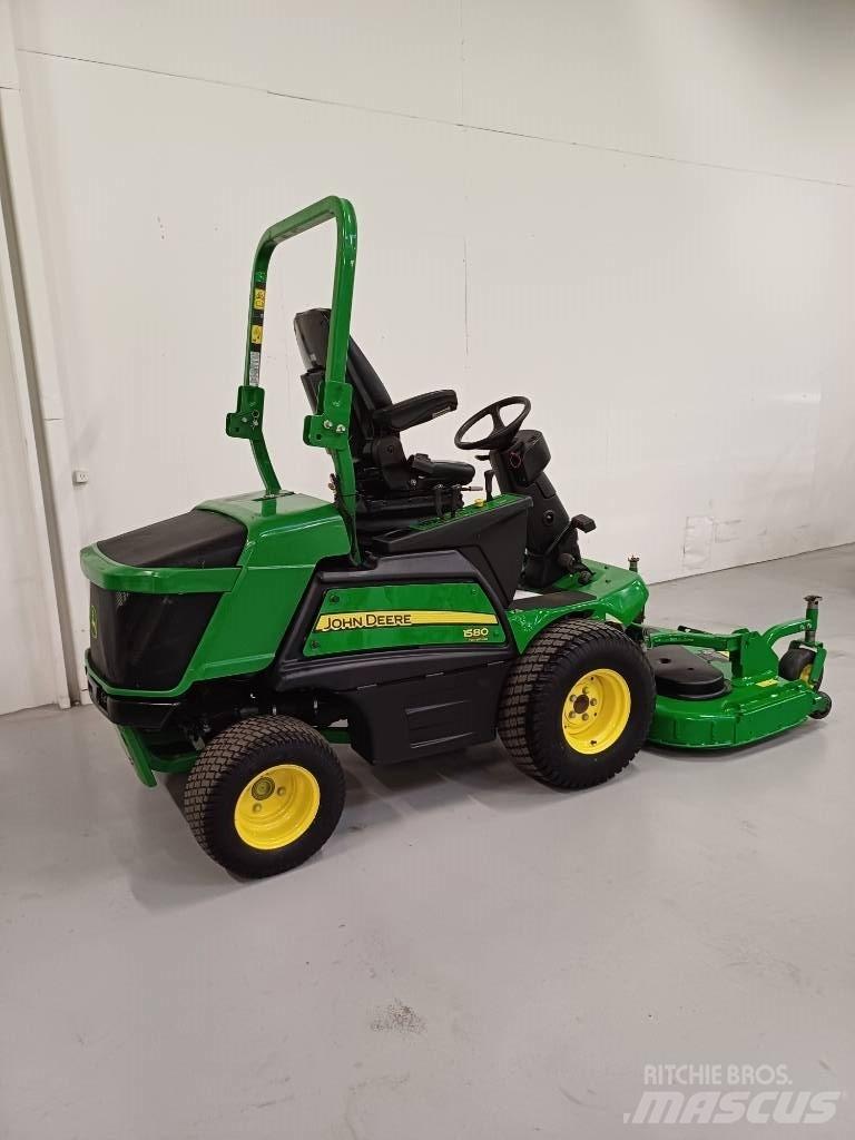 John Deere 1580 騎乘式割草機