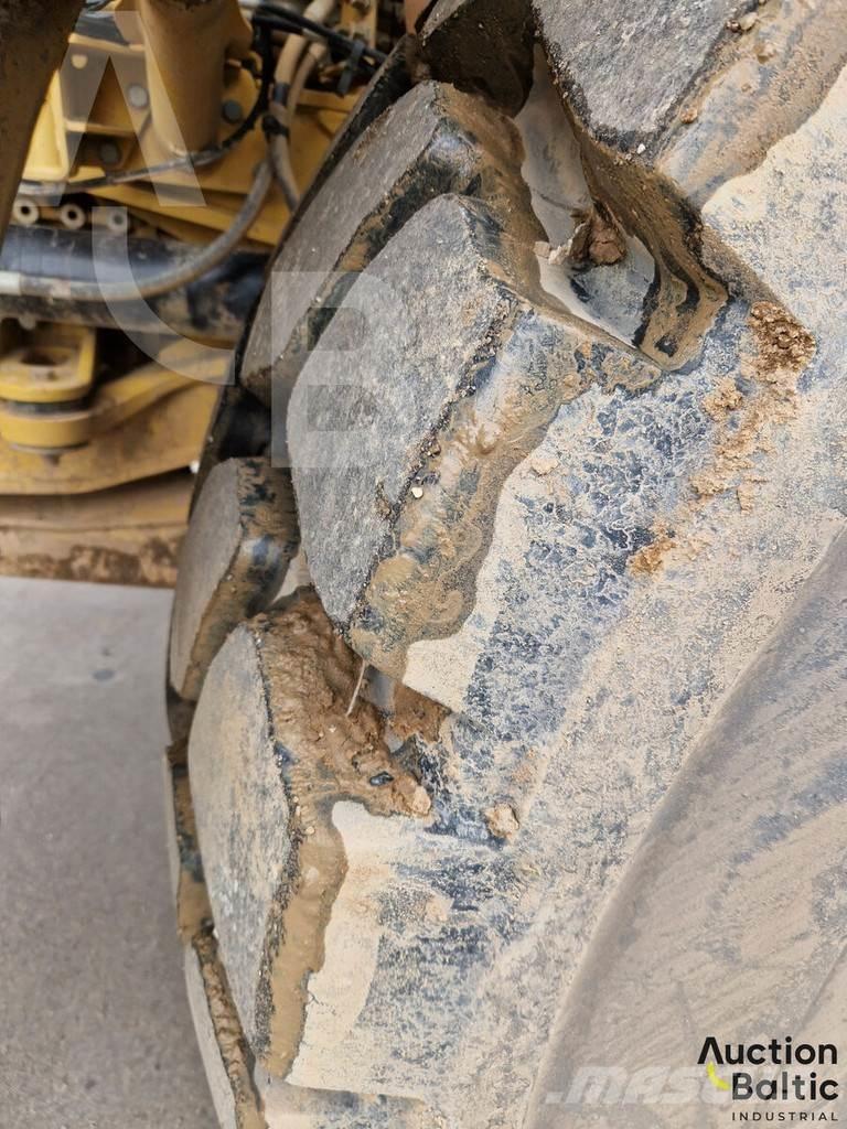 CAT 735C 鉸接式起吊車