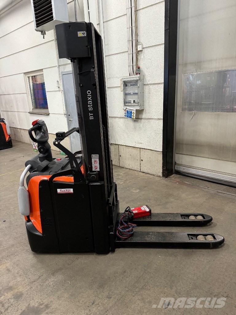 Toyota SPE140L 行走控制式堆積機