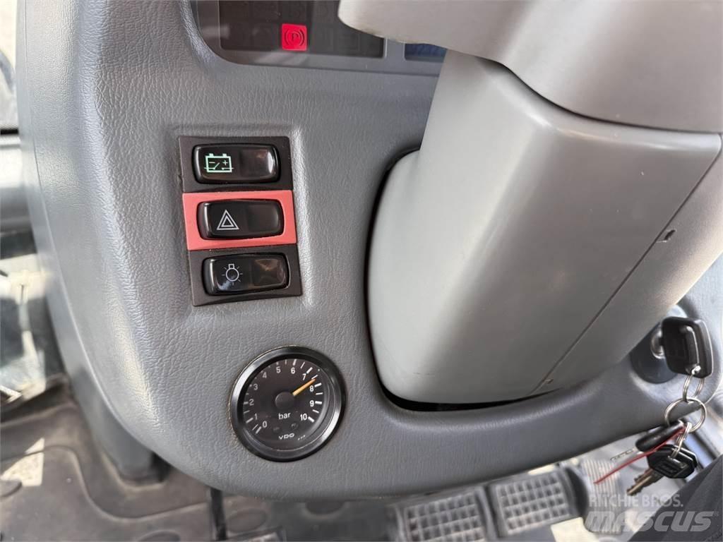Valtra T203 曳引機