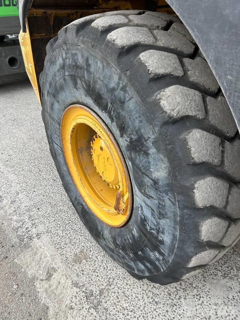Bell B 30 E 鉸接式起吊車