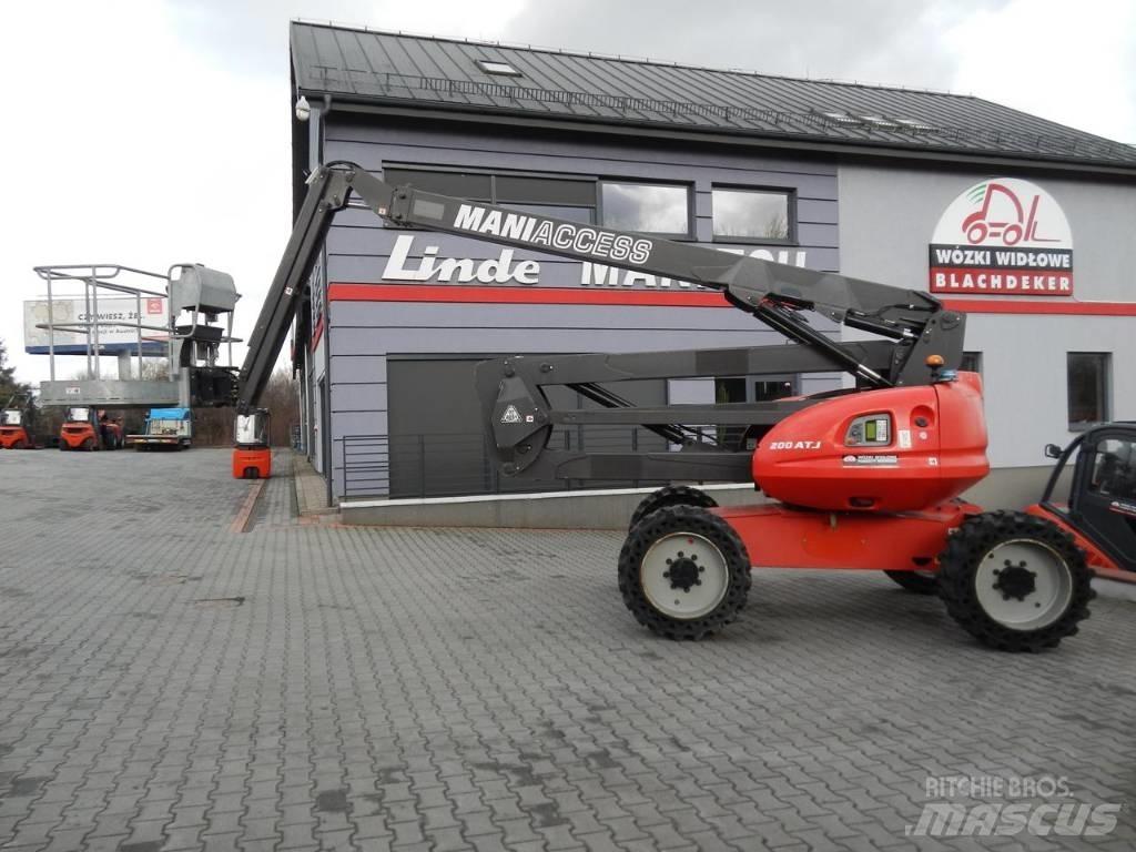 Manitou 200 ATJ 緊湊型自走式伸縮臂式升降機