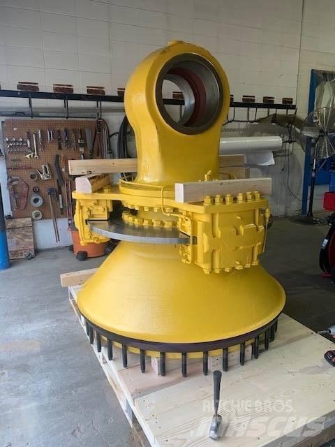 Komatsu 830 E 鉸接式起吊車