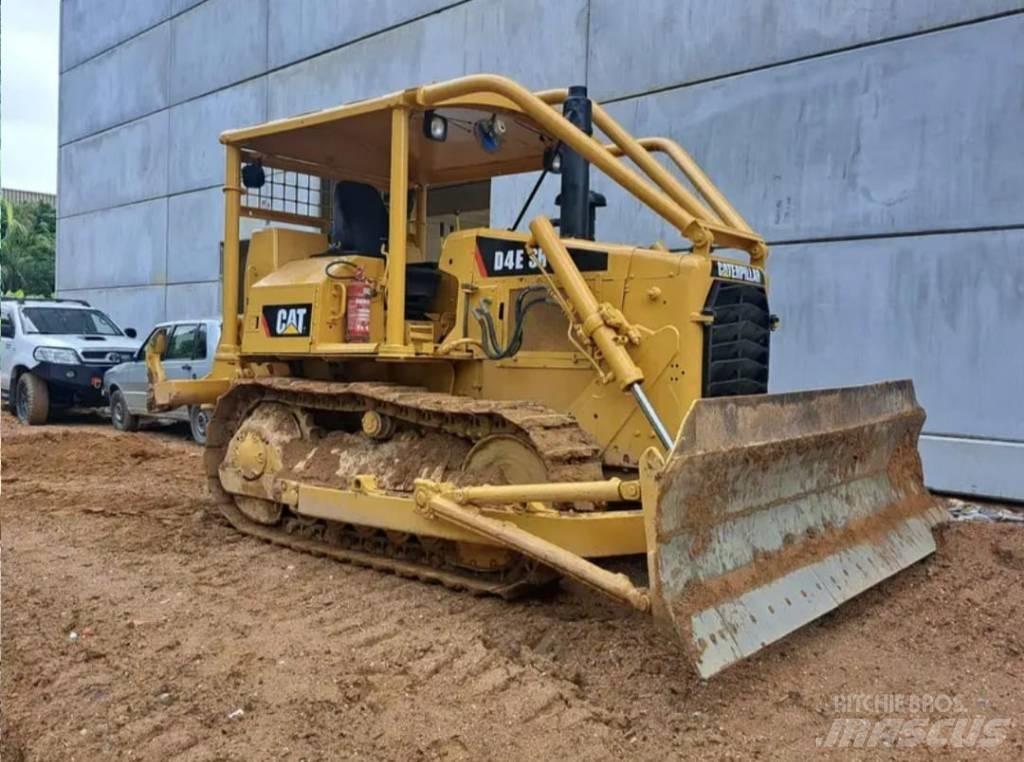 CAT D4SR 小型曳引機