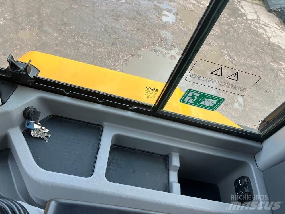 JCB 411 輪胎式裝載機