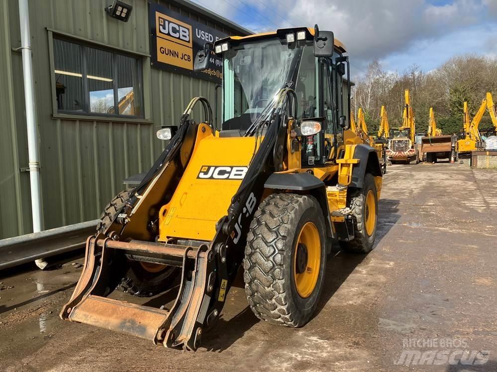 JCB 411 輪胎式裝載機