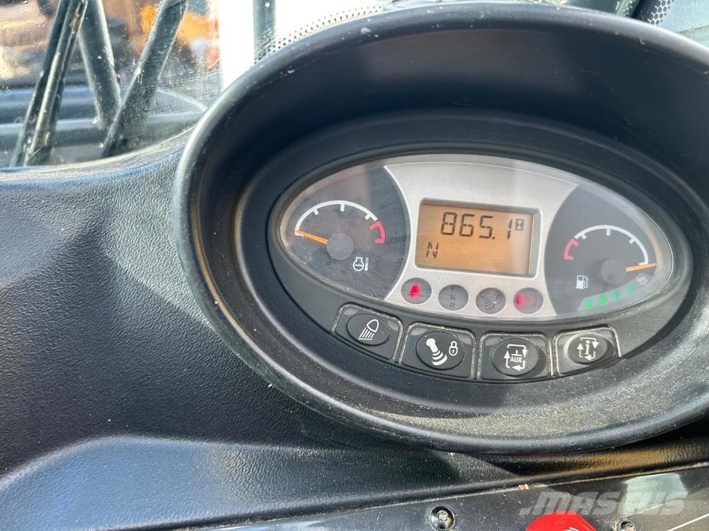 Bobcat T 35.140 S 伸縮臂操作車