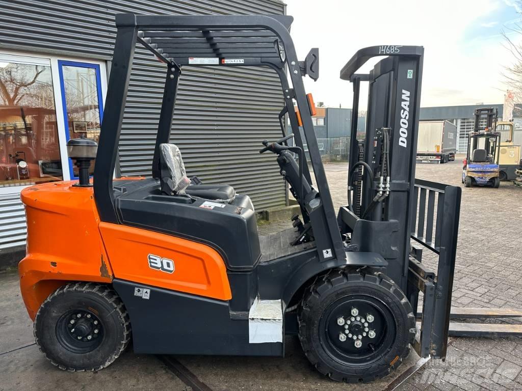 Doosan D30NX 柴油卡車