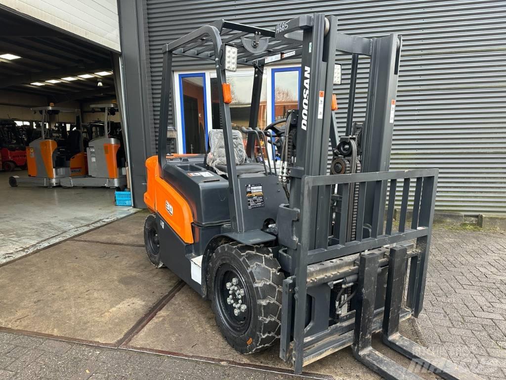 Doosan D30NX 柴油卡車