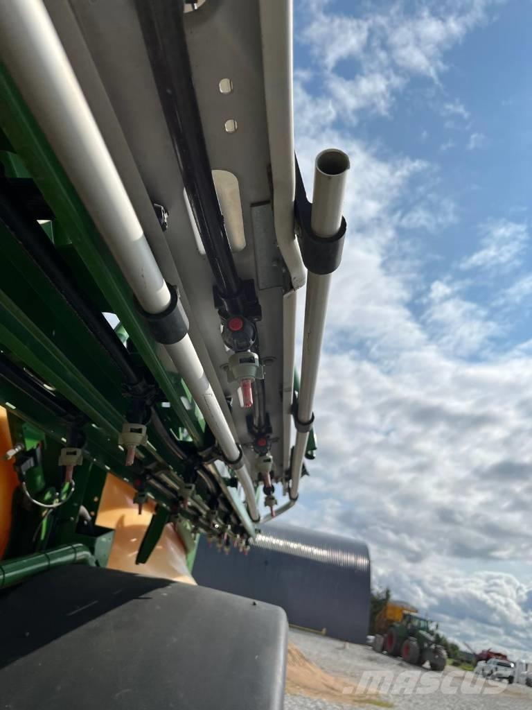 Amazone UX 4200 牽引式噴霧機