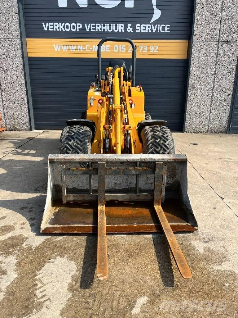 Knikmops KM 250 輪胎式裝載機