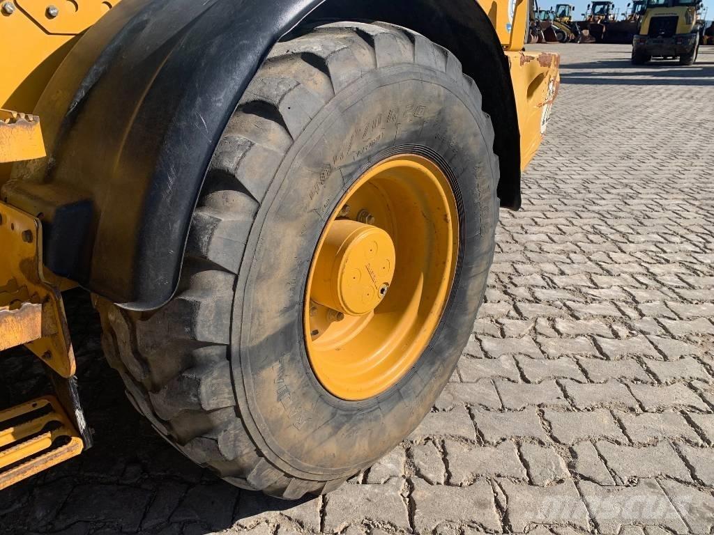 CAT 908M 輪胎式裝載機