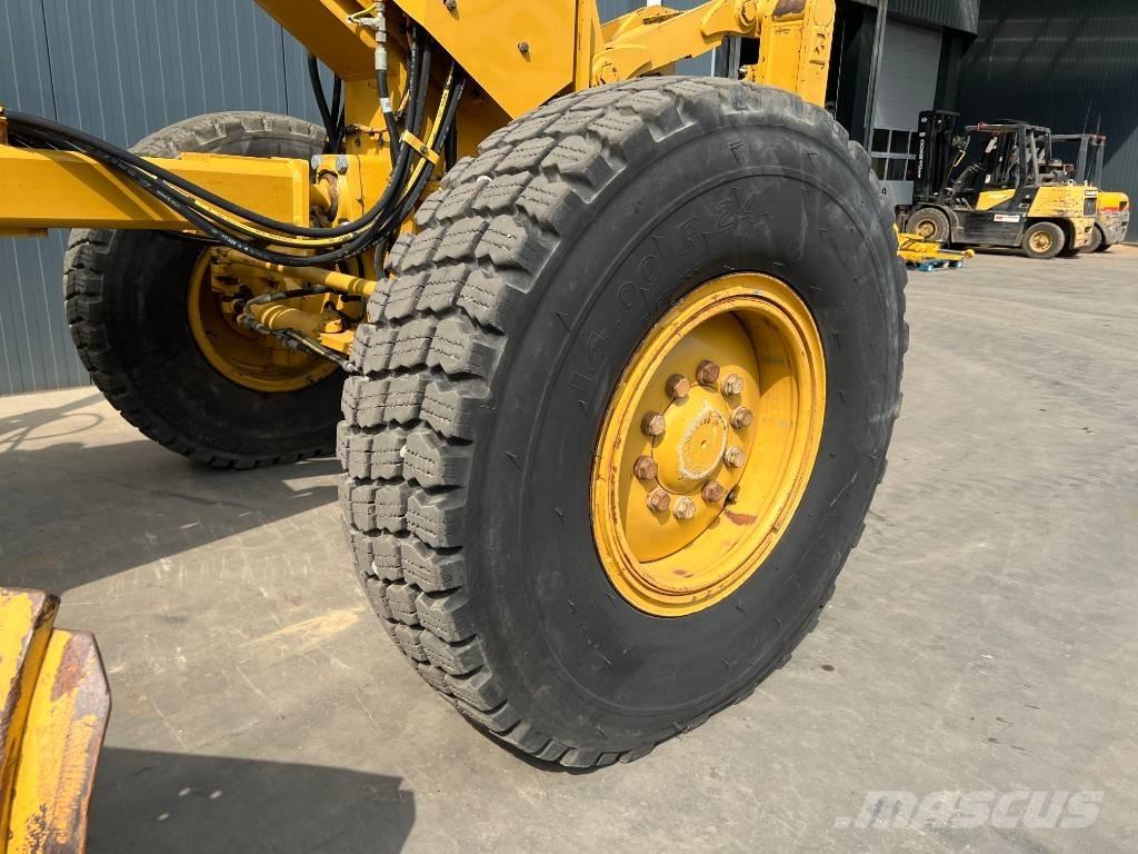 CAT 140M 平土機