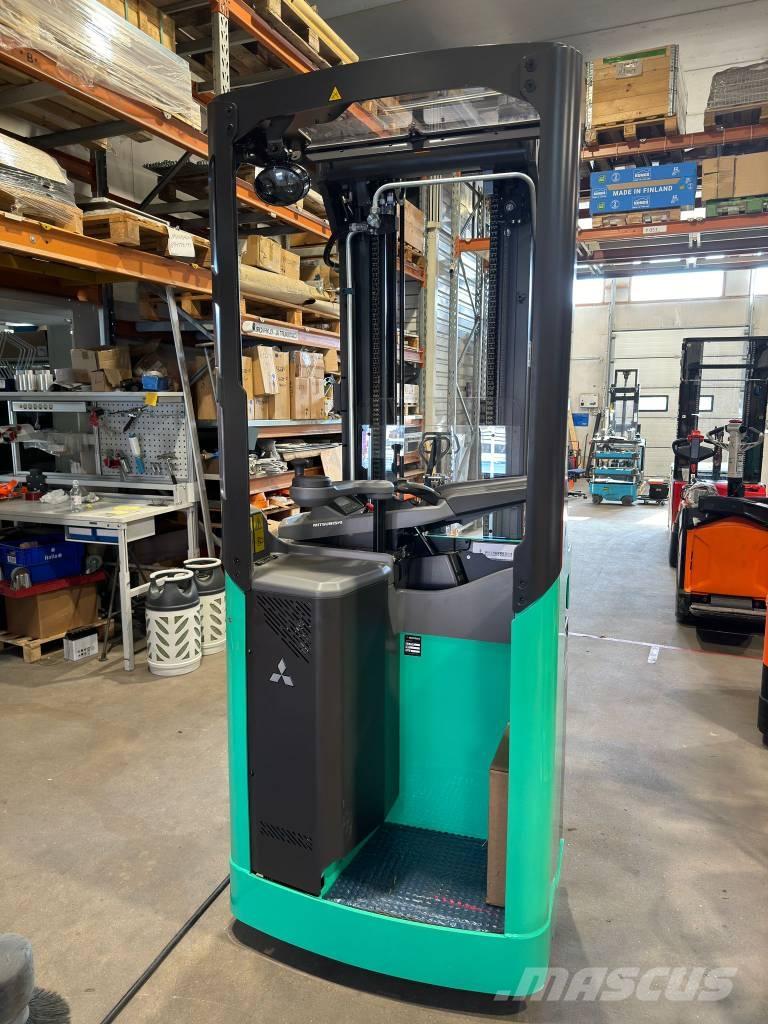 Mitsubishi SBR16N2 自走式堆積機