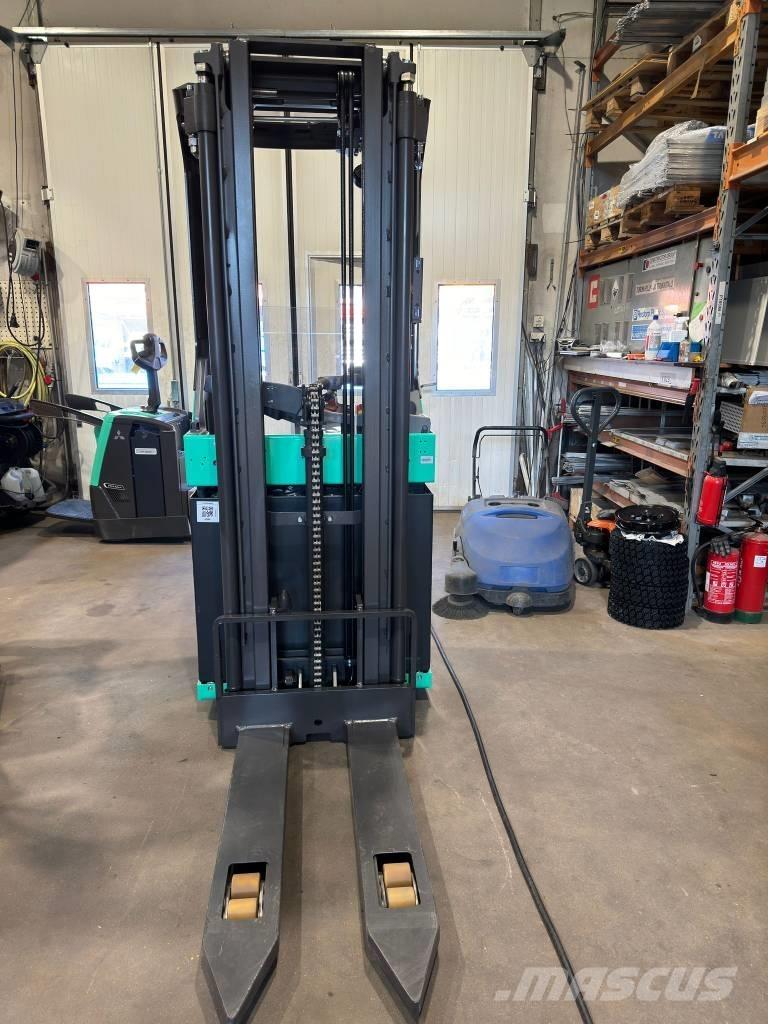 Mitsubishi SBR16N2 自走式堆積機