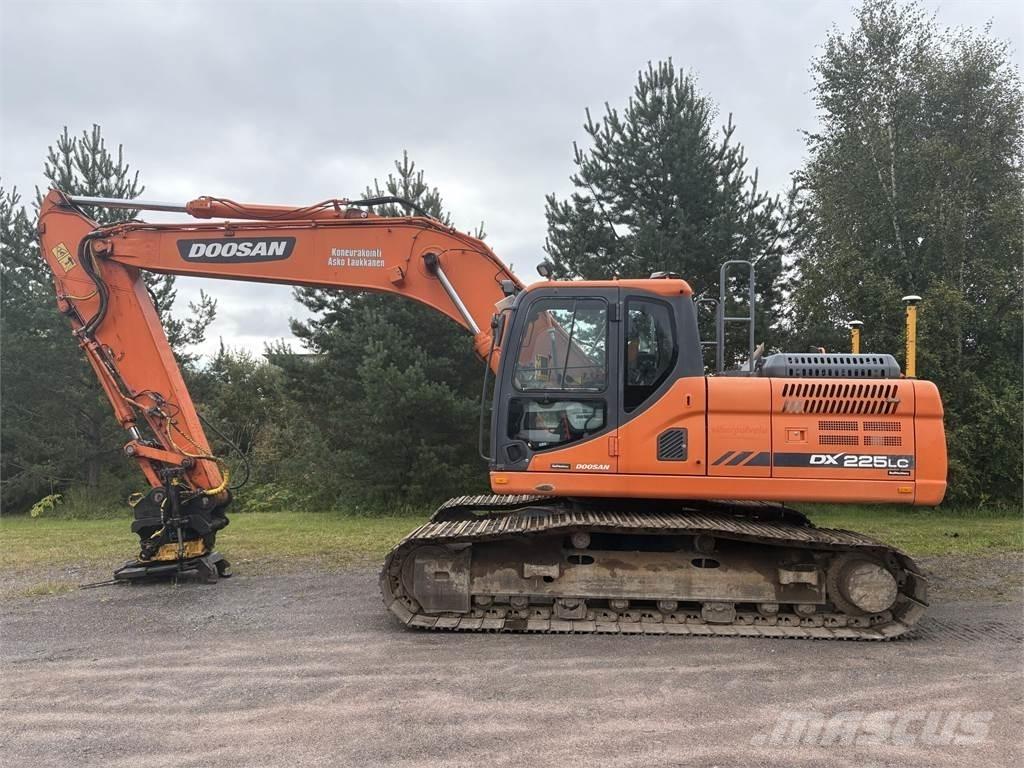 Doosan DX225LC-3 履帶式 挖土機/掘鑿機/挖掘機