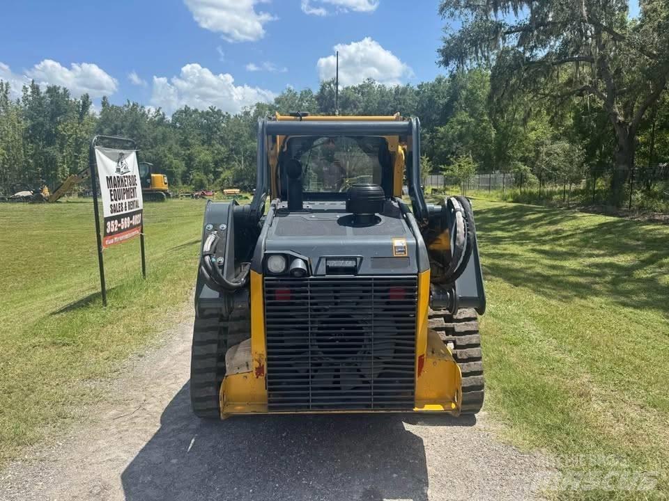 John Deere 325 滑移轉向裝載機