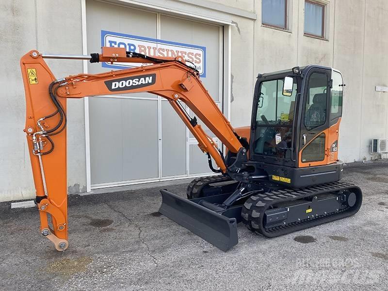 Doosan DX 63-3 小型挖土機/掘鑿機<7t(小型挖掘機)
