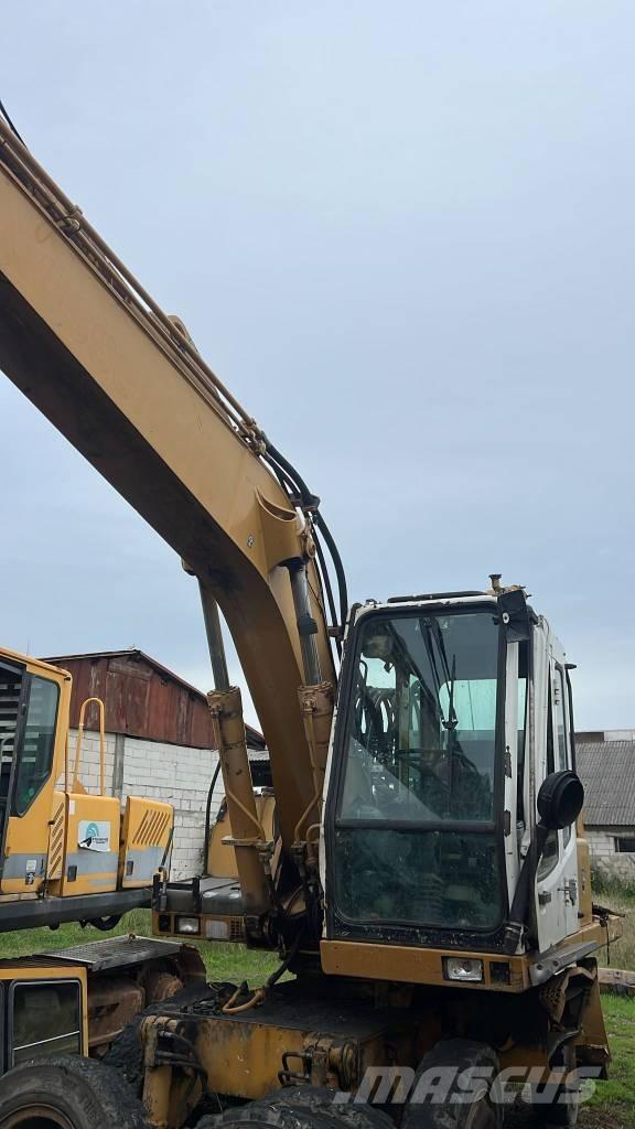 Liebherr A 904 油壓