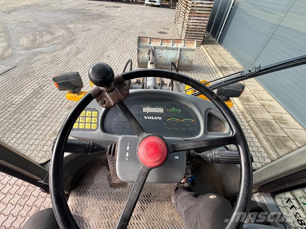 Volvo L 30 輪胎式裝載機