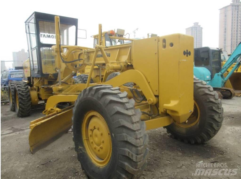 Komatsu GD 623 平土機