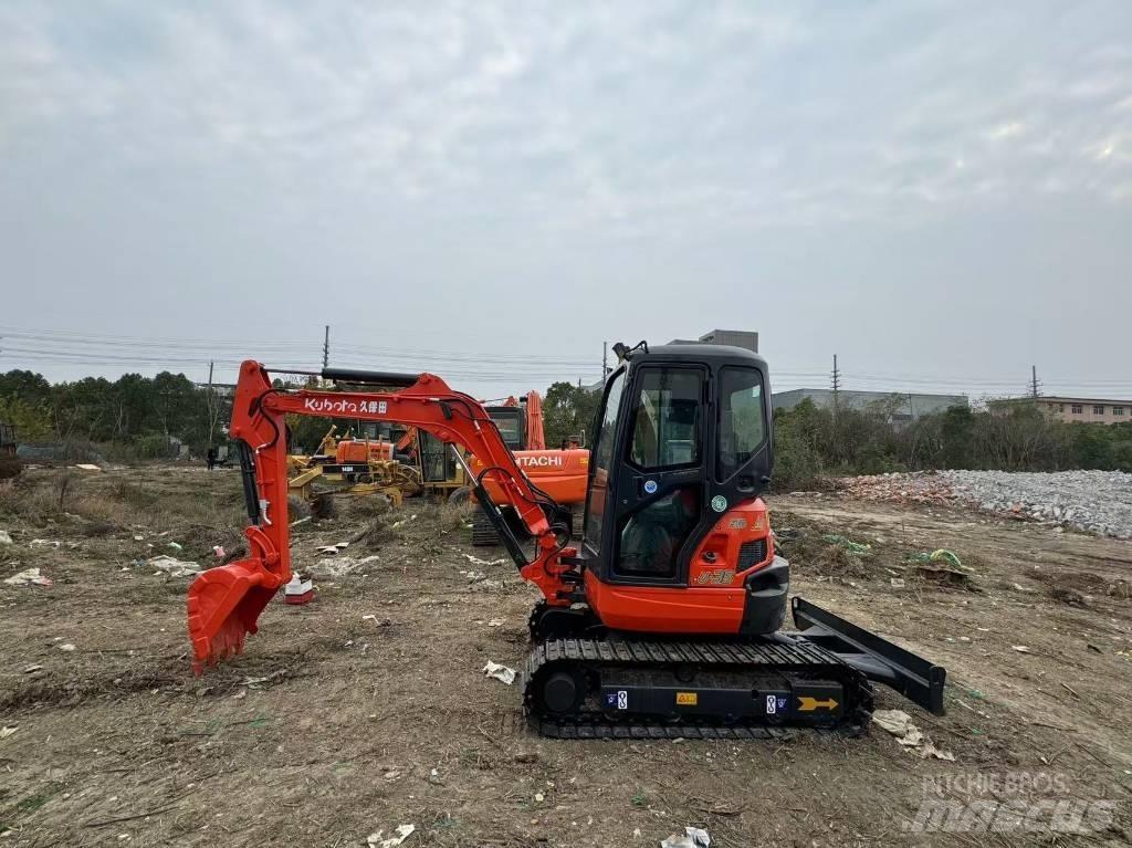 Kubota U 35 小型挖土機/掘鑿機<7t(小型挖掘機)