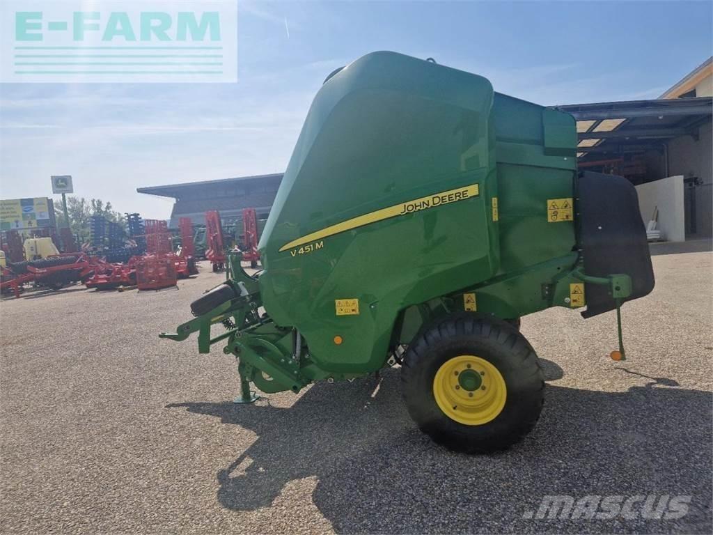 John Deere V451M 方形打捆機