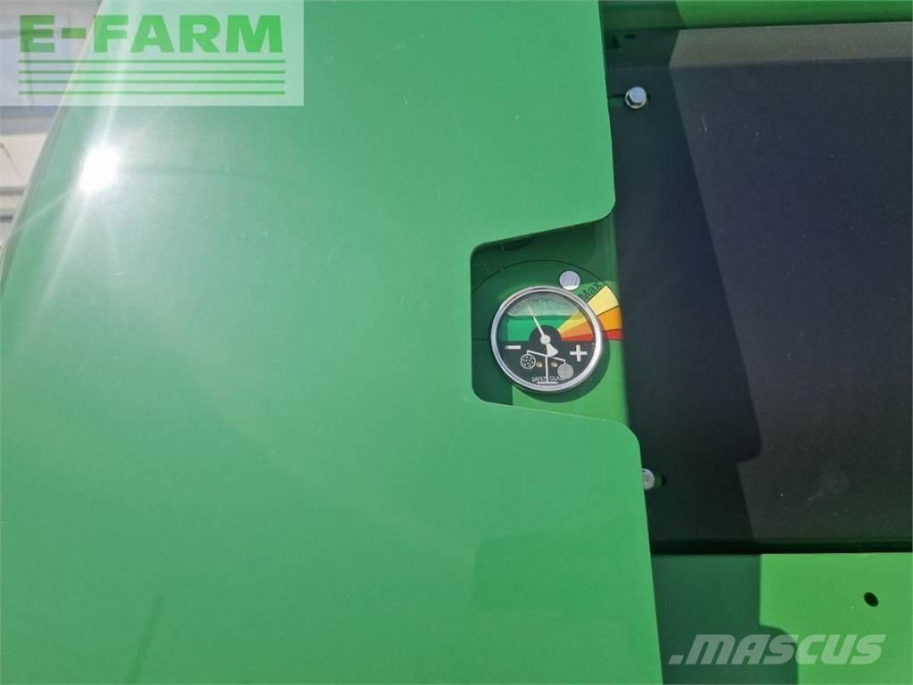 John Deere V451M 方形打捆機