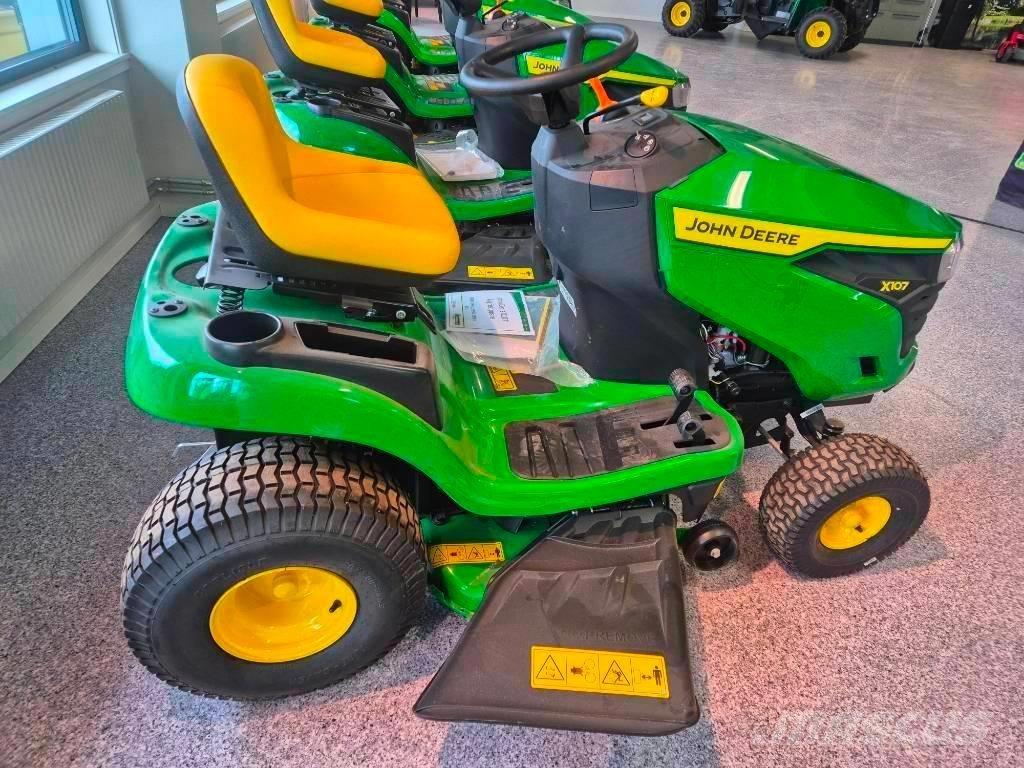 John Deere X 107 騎乘式割草機