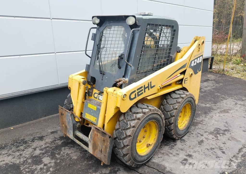 Gehl 4240 E 滑移轉向裝載機