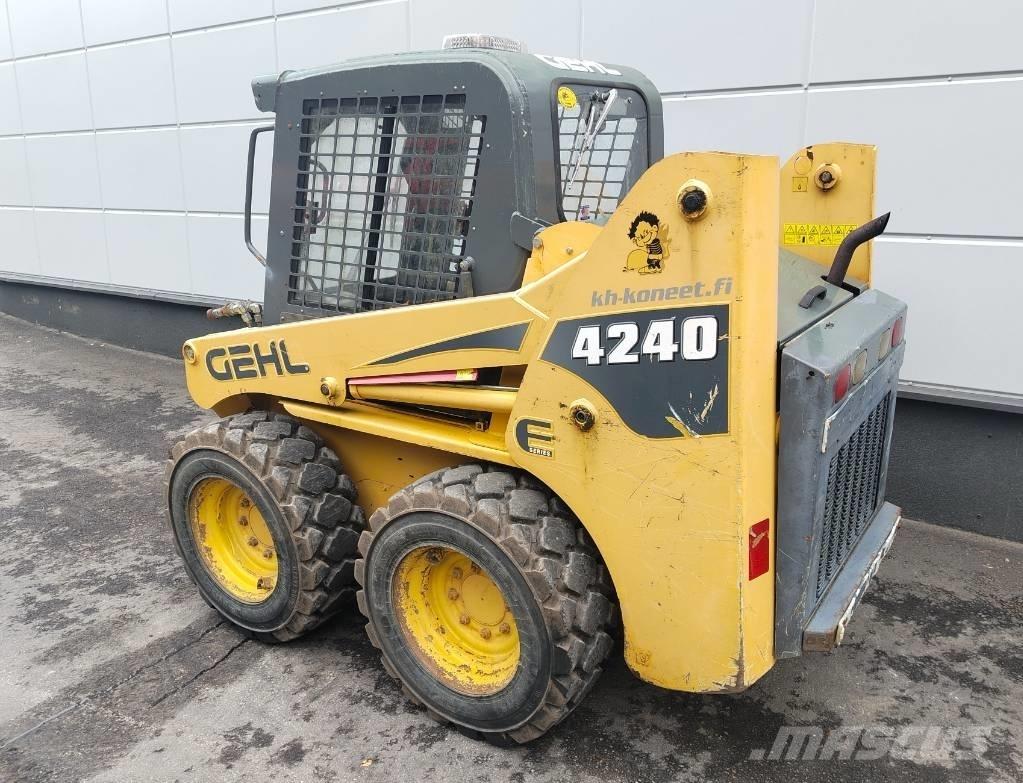 Gehl 4240 E 滑移轉向裝載機