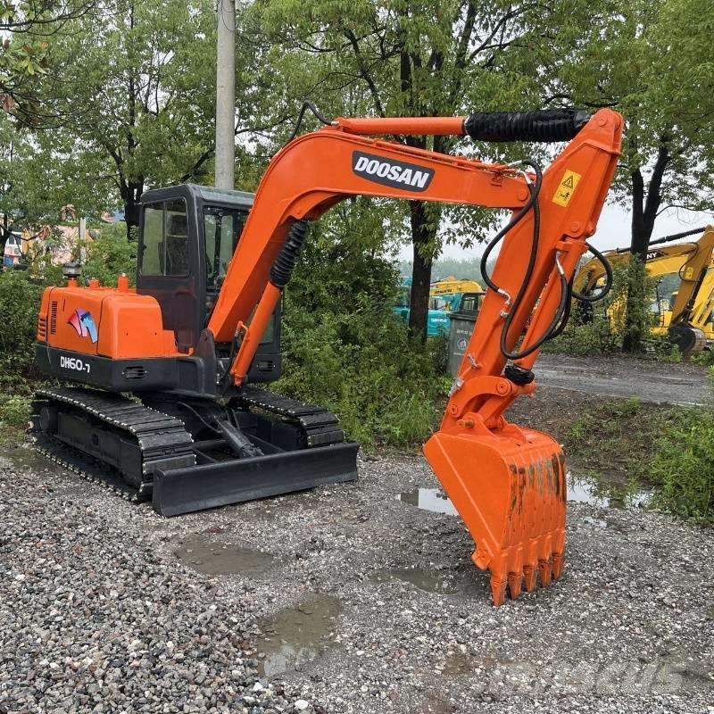 Doosan DH 60 小型挖土機/掘鑿機<7t(小型挖掘機)