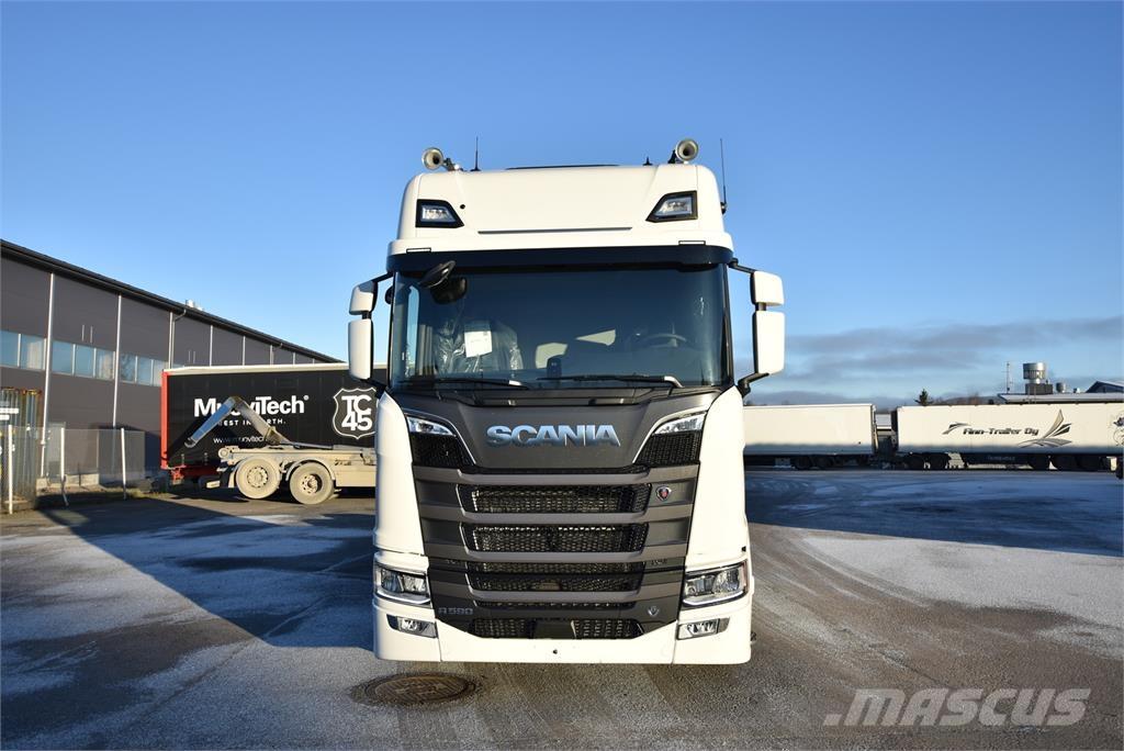 Scania R590 8X4 商用底盤車