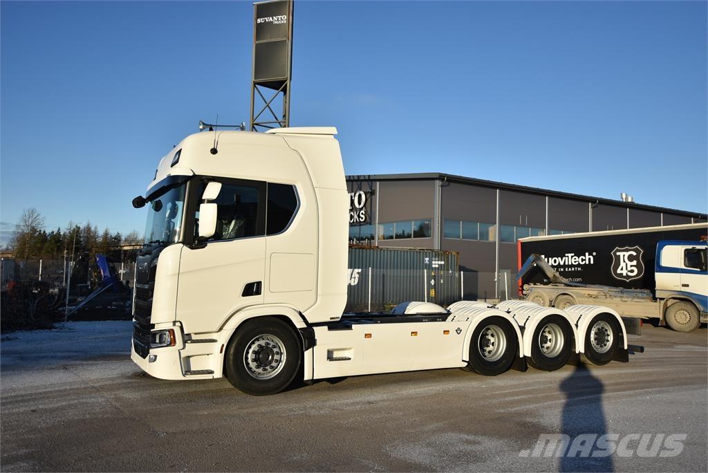 Scania R590 8X4 商用底盤車