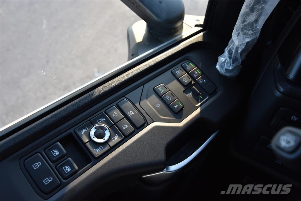 Scania R590 8X4 商用底盤車