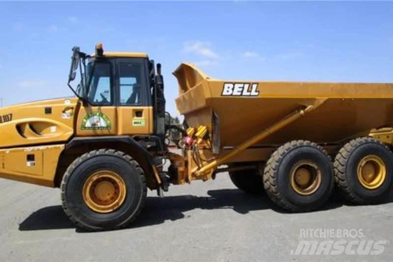Bell B30D 鉸接式起吊車