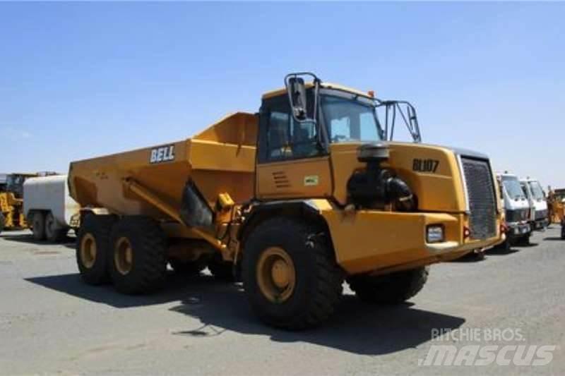 Bell B30D 鉸接式起吊車