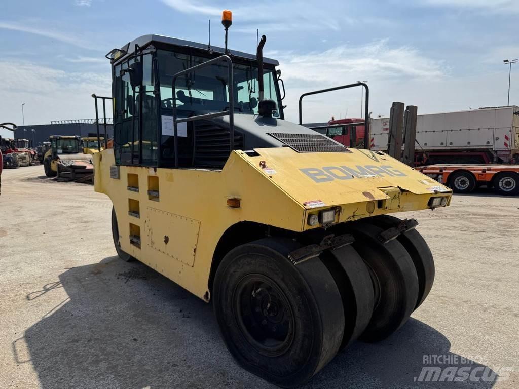 Bomag BW 24 R 膠輪滾壓機