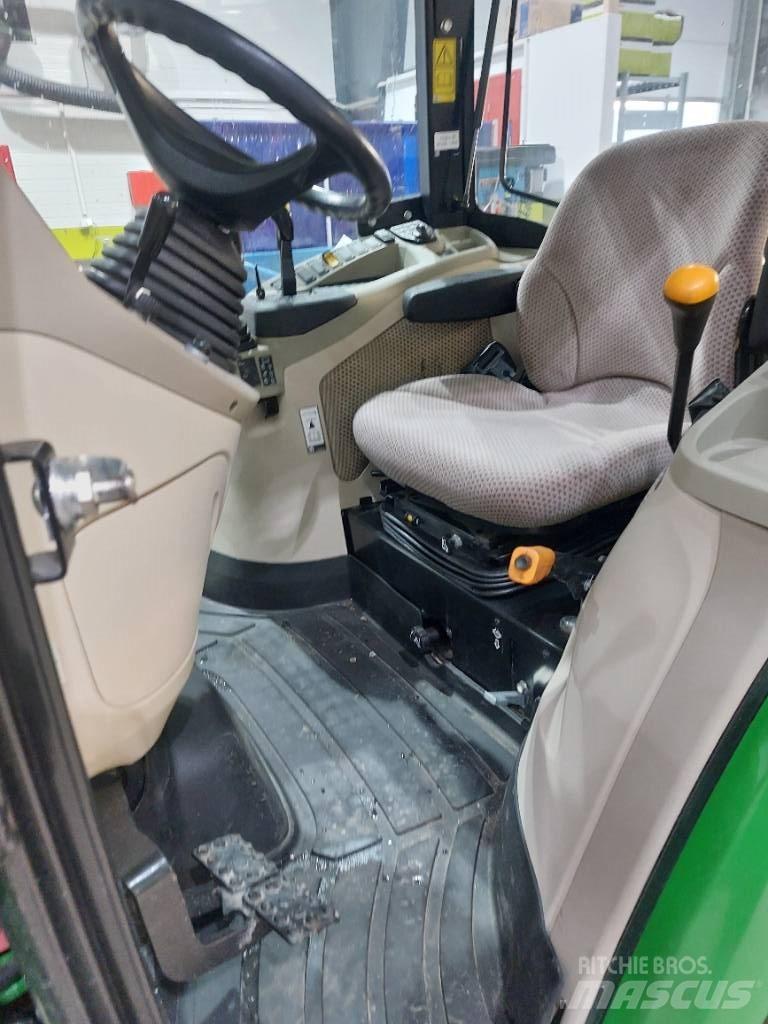 John Deere 3046 R 曳引機