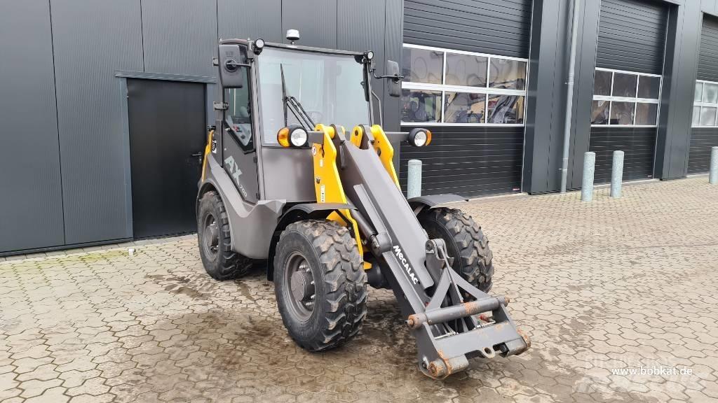 Mecalac AX 700 輪胎式裝載機