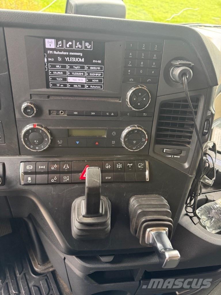 Mercedes-Benz 2653 L 起重機卡車