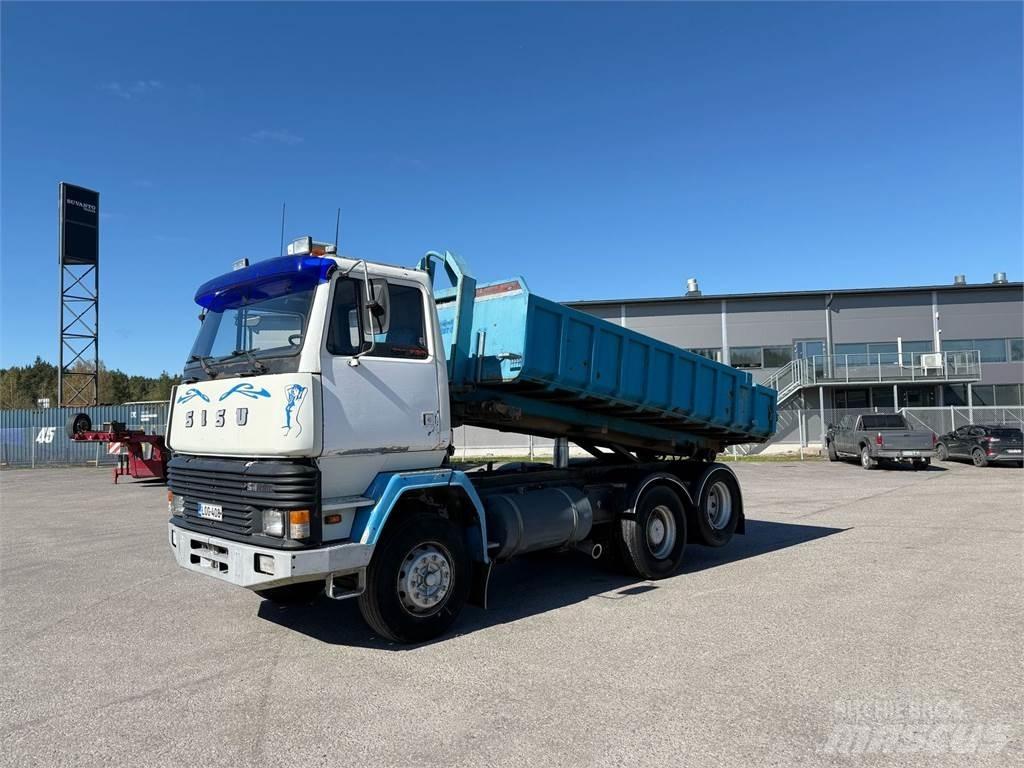 Sisu SM300 6x2 起重可拆卸式卡車