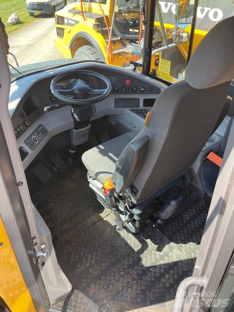 Volvo A30G 鉸接式起吊車