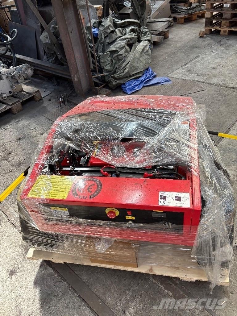 Nicolas HB800 裝載與牽引式割草機