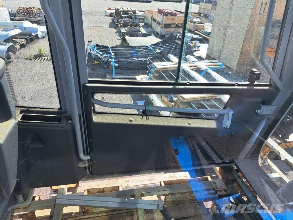Fuchs D & E Cabin 駕駛室與內部