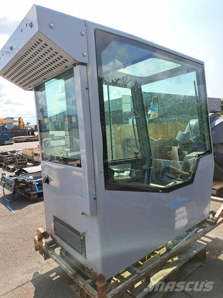 Fuchs D & E Cabin 駕駛室與內部
