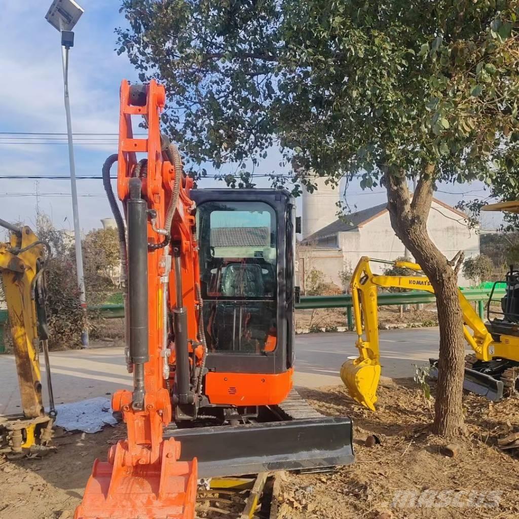 Kubota U 30 小型挖土機/掘鑿機<7t(小型挖掘機)