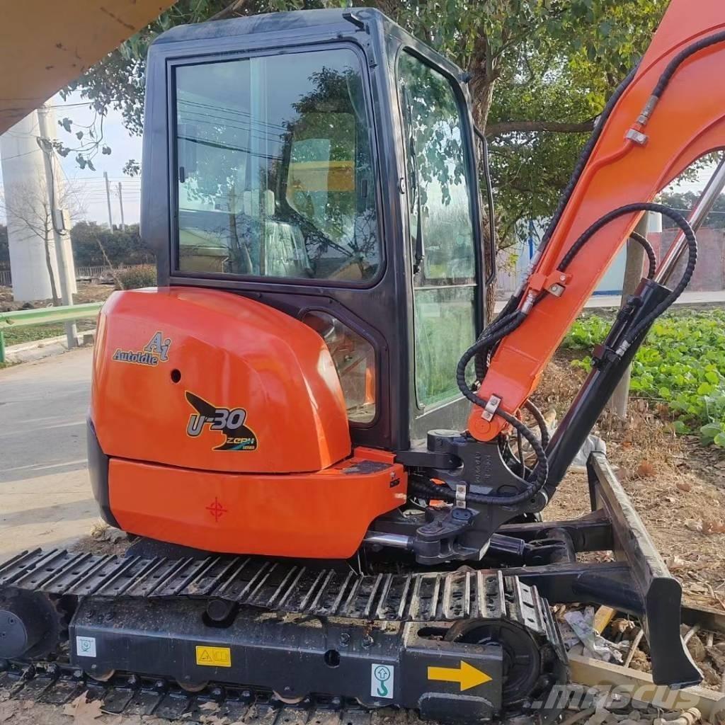 Kubota U 30 小型挖土機/掘鑿機<7t(小型挖掘機)