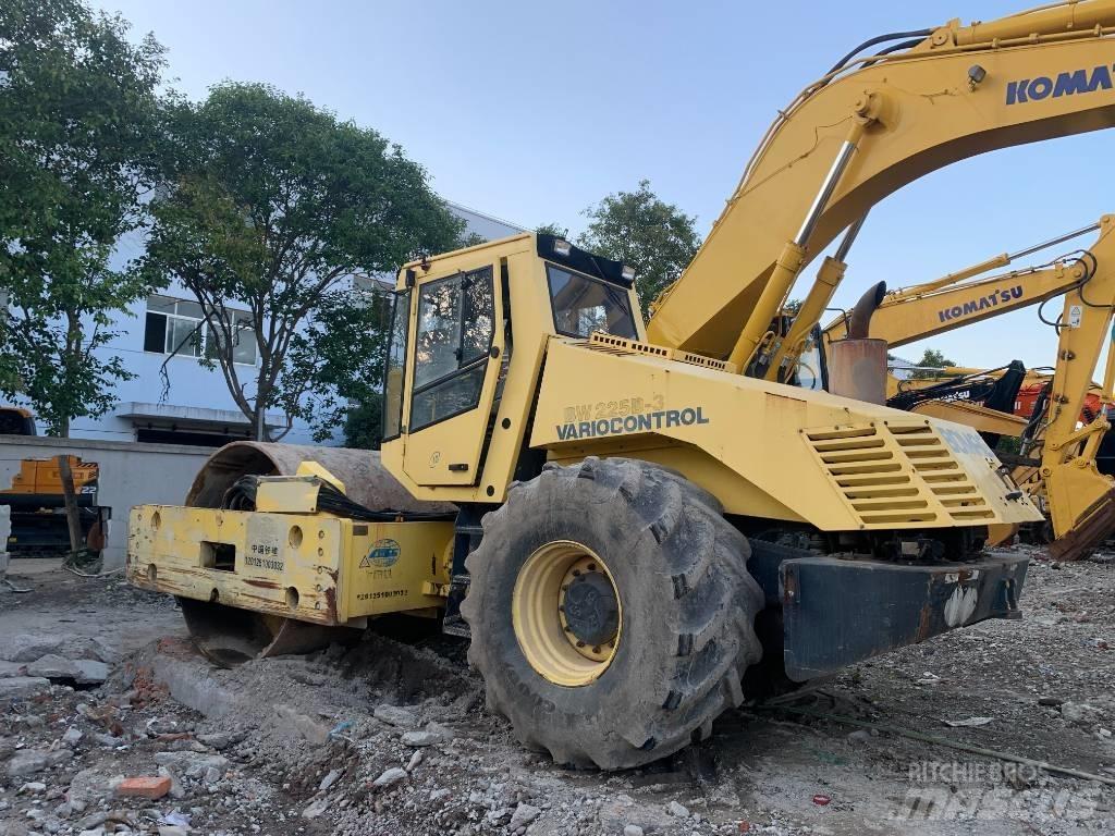 Bomag BW 225 D-3 雙輪滾壓機